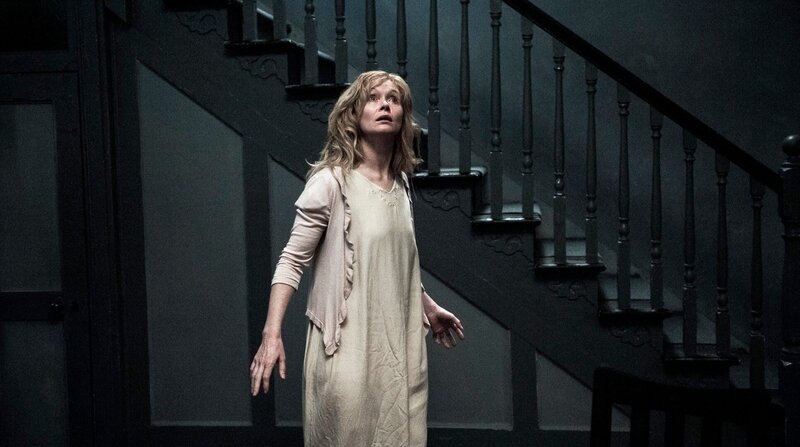 Mutter Amelia (Essie Davis) ist vom Babadook besessen. – Bild: KINOWELT TV Mutter Amelia (Essie Davis) ist vom Babadook besessen. – Bild: KINOWELT TV