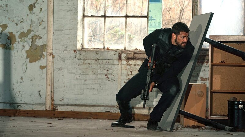 Ex-Marine Derek Miller (Jesse Metcalf) – Bild: RTLZWEI