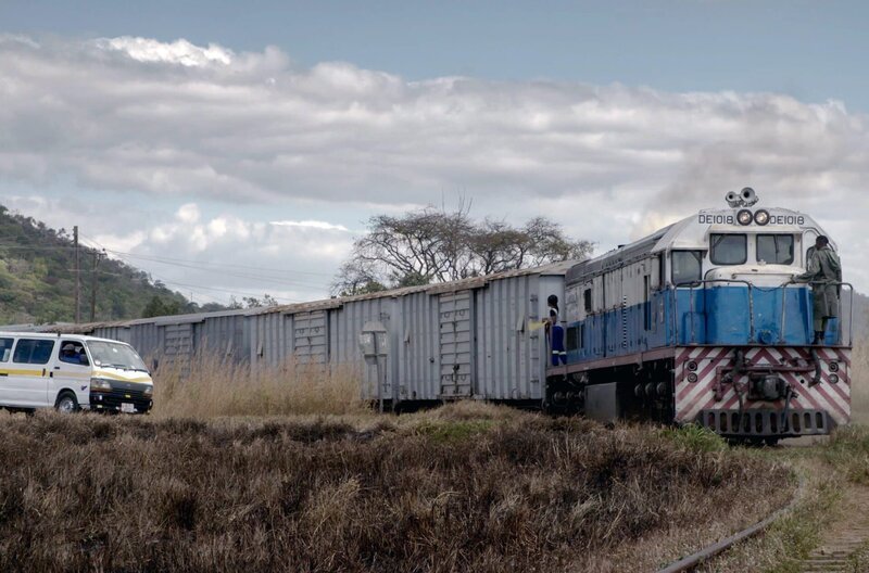 1970 begann der Bau eines der gewagtesten Infrastrukturprojekte Afrikas, die Tanzania-Zambia Railway, kurz „Tazara“ genannt. – Bild: Medea Film/​Felix Greif /​ © Medea Film/​Felix Greif