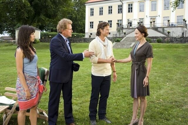 Bengt stellt seiner Schwester Louise und seiner jungen Frau Hanna den jungen Choreographen Jonas vor. Dieser behauptet, Bengts Sohn zu sein … – Bild: port.hu