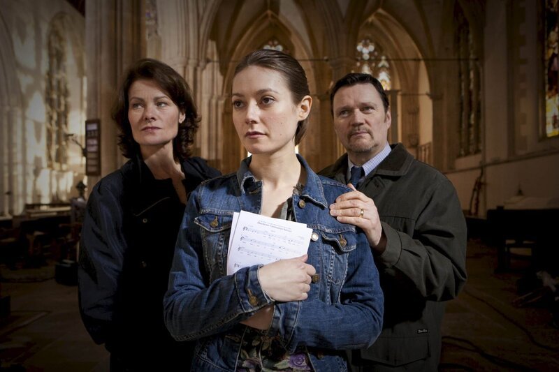 Dawn Stock (Janet Dibley), Zoe Stock (Lydia Wilson) und Terry Stock (Ian Puleston-Davies). – Bild: ZDF und Mark Bourdillon