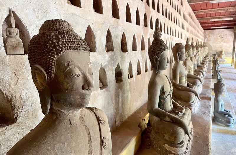 Buddha-Statuen in Vientiane – Bild: Christian Schidlowski /​ Buddha-Statuen in Vientiane