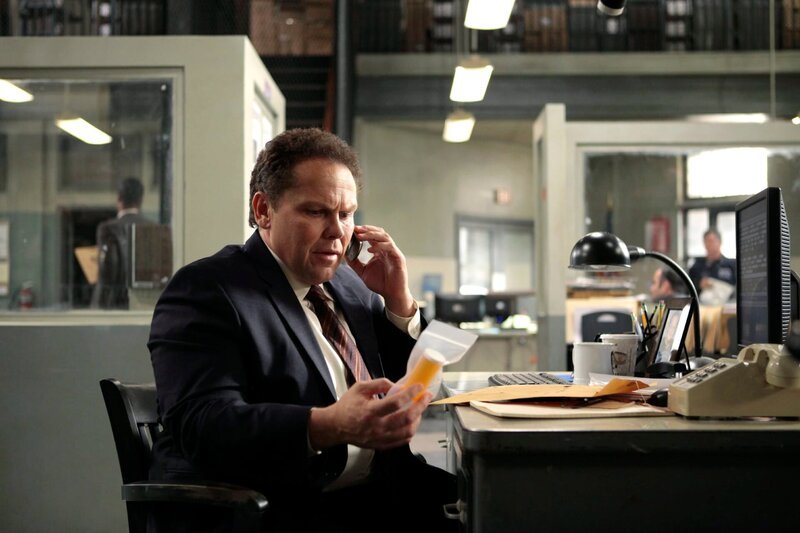 Detective Rusco (Kevin Chapman) – Bild: Giovanni Rufino /​ Giovanni Rufino/​Warner Brothers /​ © 2011 Warner Brothers All Rights Reserved.
