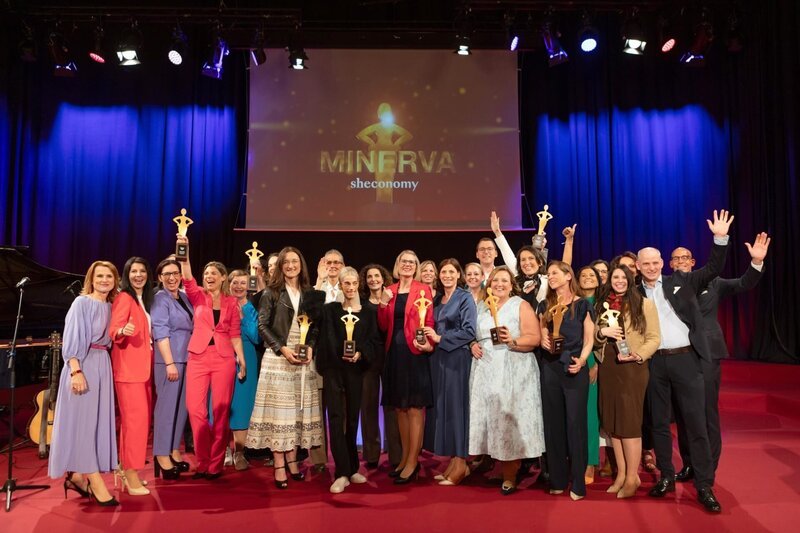 Die Gewinnerinnen des MINERVA Awards. – Bild: ORF/​ORF III/​Barbara Nidetzky