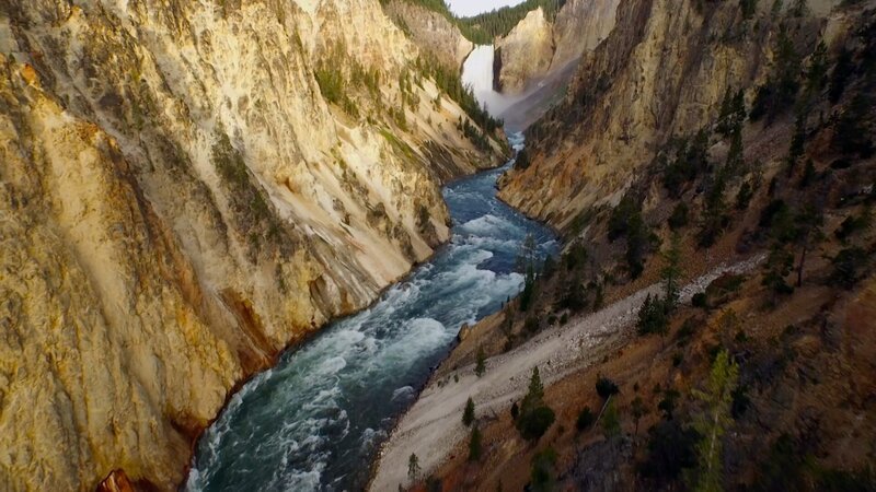 Der Yellowstone-Nationalpark ist der älteste Nationalpark der Welt. – Bild: ZDF und © RMC PRODUCTION./​© RMC PRODUCTION