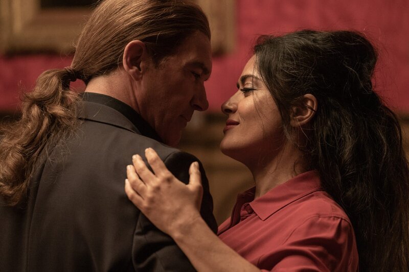 Antonio Banderas (Aristoteles Papadopoulos), Salma Hayek (Sonia Kincaid). – Bild: ORF/​Telepool/​David Appleby