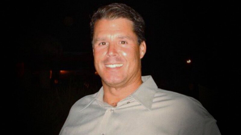 John Meehan war sehr attraktiv, charmant und laut seines Internetprofils single und Arzt – alles was man sich von einem Mann wünscht. Doch er hat viele Frauen terrosrisiert. Er war ein Serientäter mit vielen Opfern. Er fand immer wieder neue Frauen dessen Leben er zerstörte. Monster sehen nicht immer wie Monster aus. – Bild: Universal Cable Productions LLC