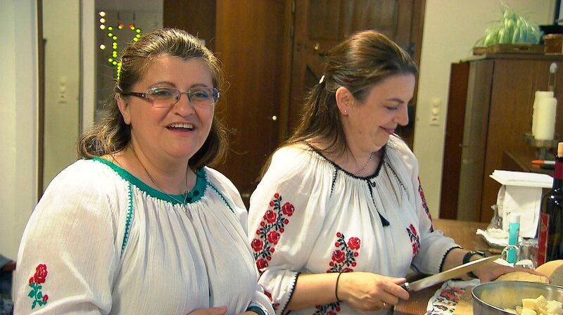 Ana-Maria Andrei gestaltet zusammen mit ihren Landsleuten einmal im Monat einen rumänisch-orthodoxen Gottesdienst auf Borkum. – Bild: NDR/​AZ Media