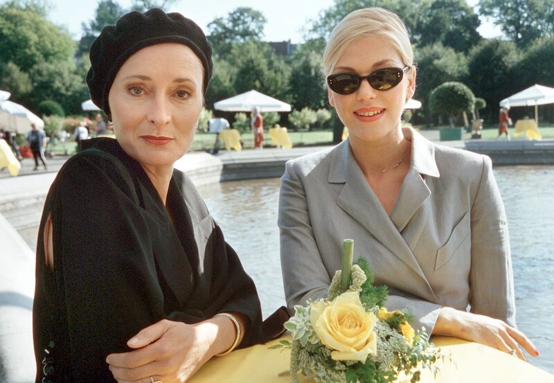 Frauen, die Prosecco trinken – Bild: rbb/​Degeto