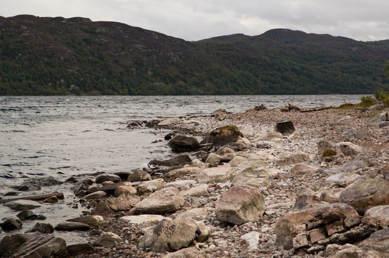 Loch Ness, Inverness, Schottland: Dreharbeiten an der Lochside. Das Monster von Loch Ness wurde in den 1930er Jahren entdeckt und seither mehr als 10.000 Mal gesichtet, und es gab zahlreiche Suchaktionen. – Bild: National Geographic Channel