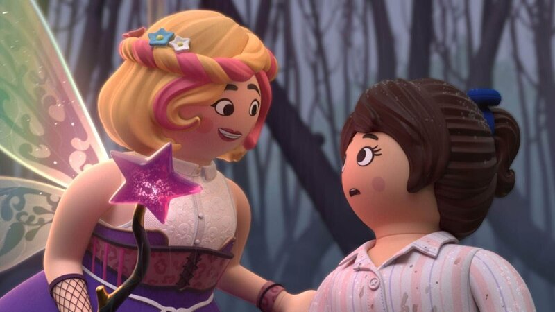Die gute Fee (li.) hilft Marla (re.) in der Spielwelt bei der Suche nach ihrem verschwundenen Bruder. – Bild: LEONINE Studios Die gute Fee (li.) hilft Marla (re.) in der Spielwelt bei der Suche nach ihrem verschwundenen Bruder. – Bild: LEONINE Studios