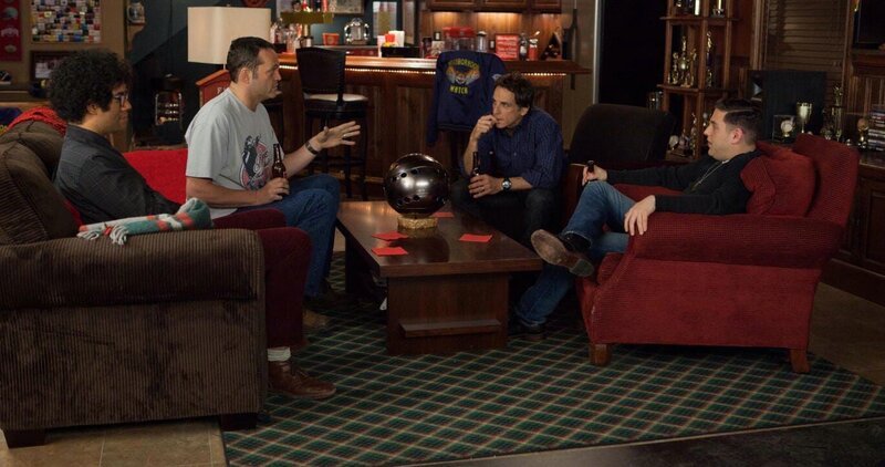 Zunächst sind Evans (Ben Stiller, 2.v.r.) Mitstreiter in der allseits belächelten Bürgerwehr, Franklin (Jonah Hill, r.), Bob (Vince Vaughn, 2.v.l.) und Jamarcus (Richard Ayoade, l.), hauptsächlich daran interessiert, Bier zu trinken und sich zu amüsieren. Doch dann läuft ihnen ein leibhaftiger Alien über den Weg … – Bild: Fox Zunächst sind Evans (Ben Stiller, 2.v.r.) Mitstreiter in der allseits belächelten Bürgerwehr, Franklin (Jonah Hill, r.), Bob (Vince Vaughn, 2.v.l.) und Jamarcus (Richard Ayoade, l.), hauptsächlich daran interessiert, Bier zu trinken und sich zu amüsieren. Doch dann läuft ihnen ein leibhaftiger Alien über den Weg … – Bild: Fox