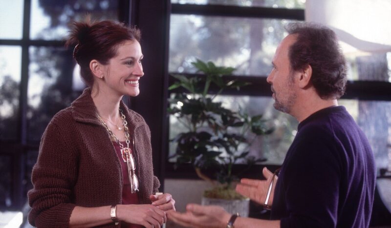 Die „Operation Versöhnung“ beginnt. Kiki (Julia Roberts, l.) und Lee (Billy Crystal, r.) haben alle Hände voll zu tun, um die beiden Streithähne wieder zusammenzubringen … – Bild: 2004 Senator Film Die „Operation Versöhnung“ beginnt. Kiki (Julia Roberts, l.) und Lee (Billy Crystal, r.) haben alle Hände voll zu tun, um die beiden Streithähne wieder zusammenzubringen … – Bild: 2004 Senator Film