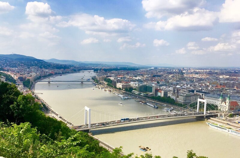 Budapest – Hauptstadt und kulturelles Zentrum Ungarns. Und nach Wien die zweitgrößte Stadt an der Donau. – Bild: ZDF und SWR/​Sebastian Lindemann.