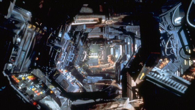 Eine Szene aus Roland Emmerichs „Moon 44“. – Bild: TVNOW / Palatin Media Film & Fernseh GmbH Eine Szene aus Roland Emmerichs „Moon 44“. – Bild: TVNOW / Palatin Media Film & Fernseh GmbH