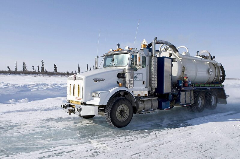 Truck auf der Eispiste.. Ice Road Truckers Season II, The Big Blizzard – Bild: S1