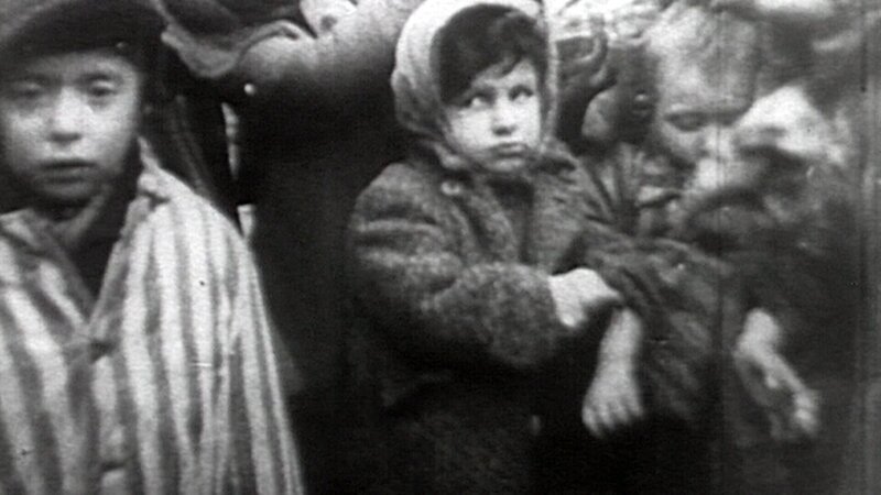 Kinder im Konzentrationslager. – Bild: ORF/​ORF III