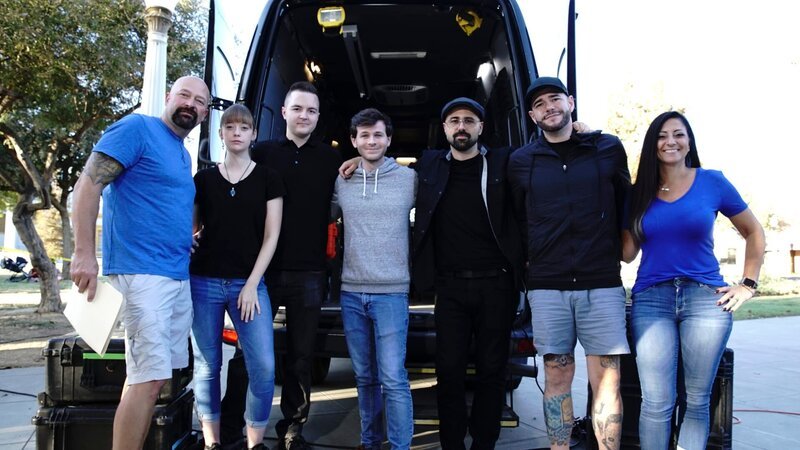 L-R: Jason Hawes, Satori Hawes, Cody Ray Desbiens, Chandler Riggs, Dave Tango, Steve Gonsalves and Shari DeBenedetti – Bild: Travel Channel /​ Webdam: 12253462_TIAY1512_Ghost /​ © 2022, Discovery, Inc. All Rights Reserved.