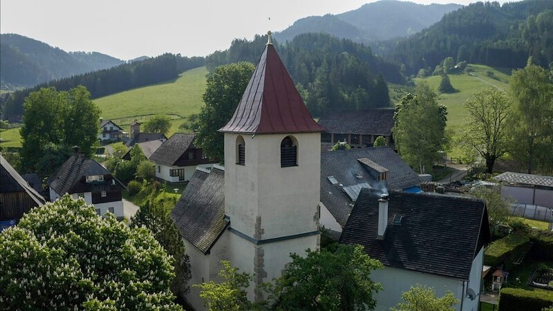 Sankt Nikolaus Kirche in „Hinterlobming“. – Bild: ORF/​Posch TV Filmproduktion/​Christian Stoisser