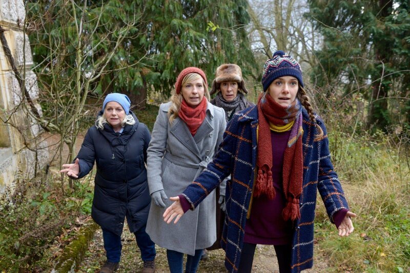 Von links: Maria (Brigitte Kren), Sabine (Martina Poel), Julie (Adele Neuhauser) und Pippa (Miriam Stein) – Bild: TVNOW