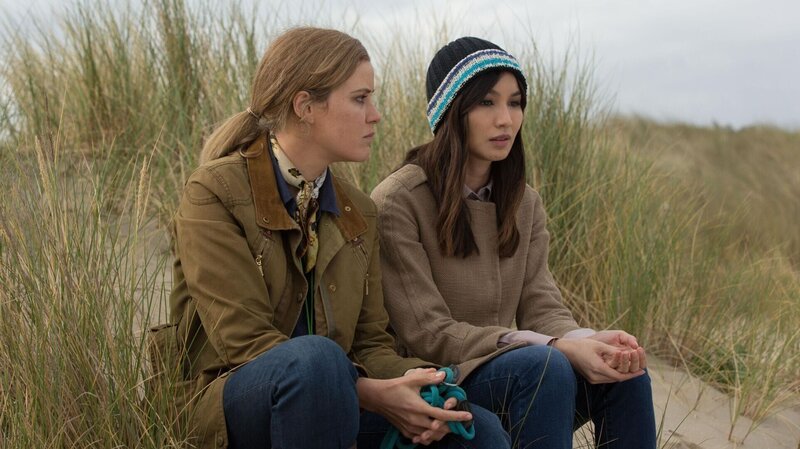 Carla Juri (Agnes), Gemma Chan (Henny) – Bild: Intrigo Pictures, Ltd Carla Juri (Agnes), Gemma Chan (Henny) – Bild: Intrigo Pictures, Ltd