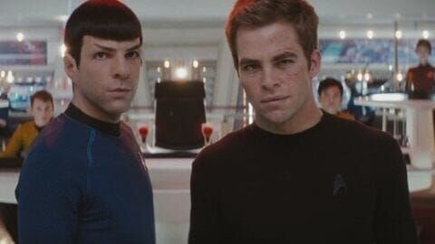 L-R: Spock (Zachary Quinto) und Kirk (Chris Pine) – Bild: port.hu