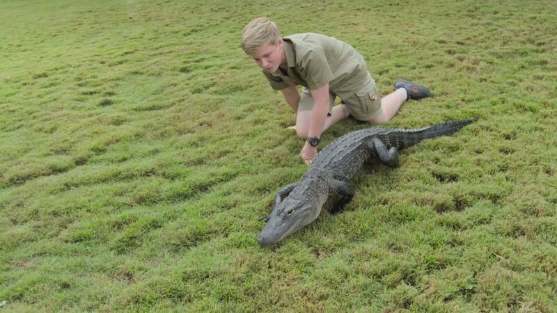 Robert with the crocodile. – Bild: Warner Bros. Discovery
