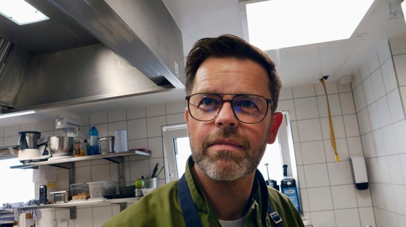 Sternekoch Jens Fischer hat die Vision eines Restaurant mit österreichischem Hüttenflair auf dem hessischen Feldberg. – Bild: HR