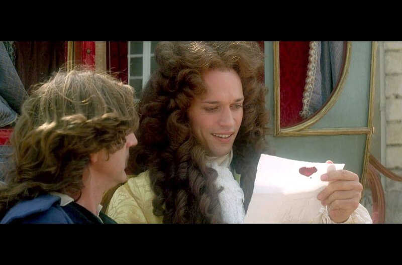 Duell der Degen – Bild: Alicéléo/​DA Films/​Compagnie Cinématographique Prima/​TF1 Films Production /​ Der Herzog (Vincent Perez, re.) erhält Nachricht von seiner geliebten Blanche ? jedoch nur dank der Bemühungen des Fechtmeisters Lagardère (Daniel  …