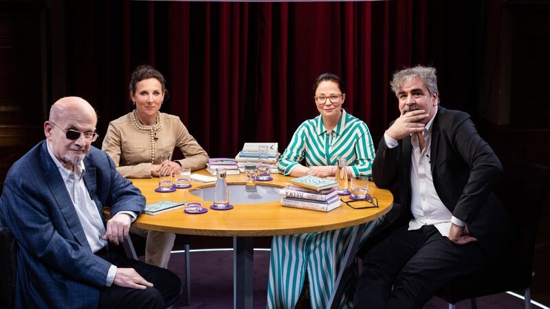Von links: Salman Rushdie, Juli Zeh, Thea Dorn, Deniz Yücel – Bild: ZDF und Jens Gyarmati./​Jens Gyarmati
