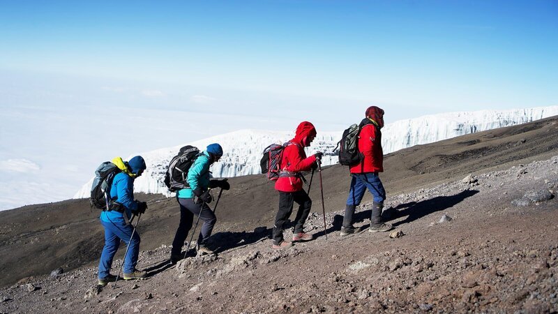 Kräftezehrender Aufstieg auf den Kilimandscharo – Bild: SRF