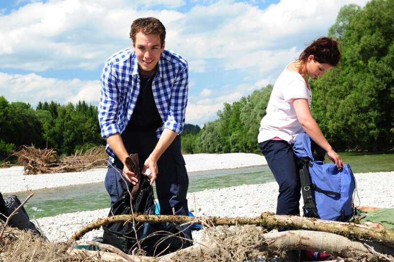 Xaver (Jan van Weyde, l.); Kira (Mareike Lindenmeyer, r.) – Bild: Ann Paur