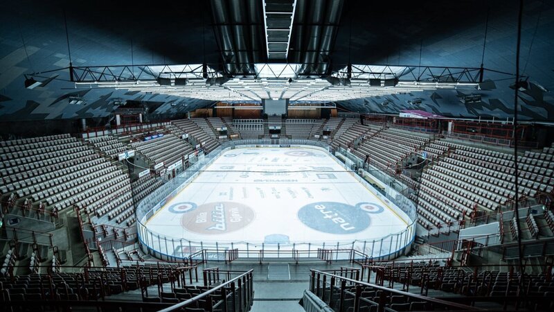 Im norwegischen Gjovik entsteht für die Olympischen Winterspiele 1994 ein ganzes Stadion im Untergrund. – Bild: ZDF und © Phoenix Television 2021./​© Phoenix Television 2021