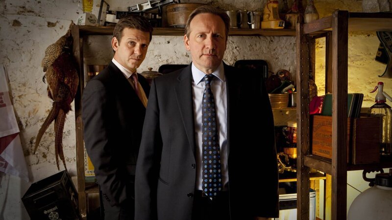 DS Ben Jones (Jason Hughes) und DCI John Barnaby (Neil Dudgeon). – Bild: ZDF und Mark Bourdillon