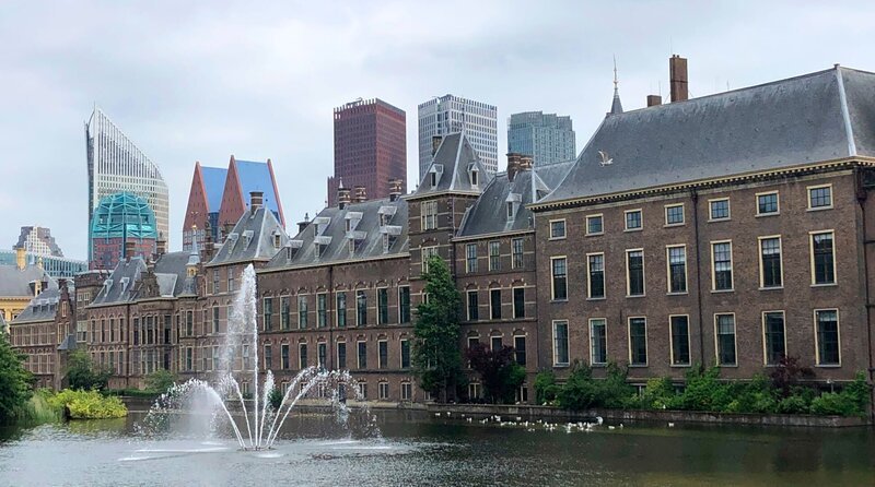 Der Binnenhof ist u.a. der Sitz des niederländischen Parlaments. – Bild: SR/​Matthias Braun