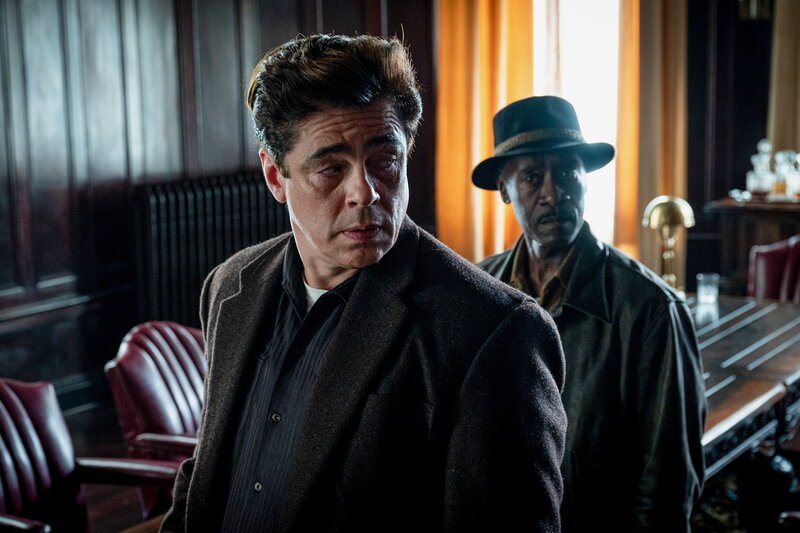No Sudden Move Benicio Del Torro als Roland Russo, Don Cheadle als Curt Goynes SRF/​Warner Bros. Ent. – Bild: SRF2