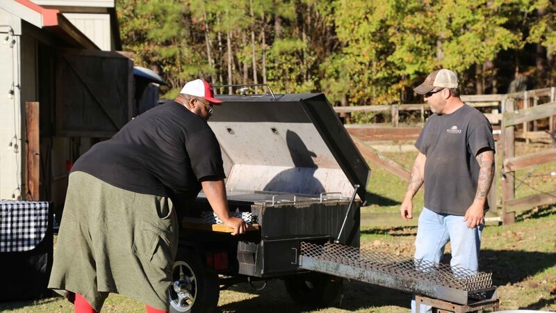 Matt and James at the grill. – Bild: Discovery Communications, LLC