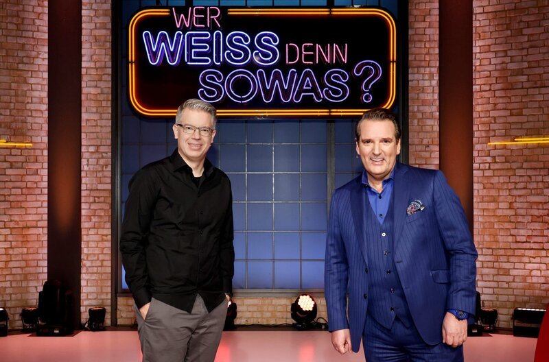 Treten bei ‚Wer weiß denn sowas?‘ als Kandidaten gegeneinander an: Die beiden Unternehmer und TV-Juroren Frank Thelen (l.) und Ralf Dümmel (r.). – Bild: ARD/​Morris Mac Matzen