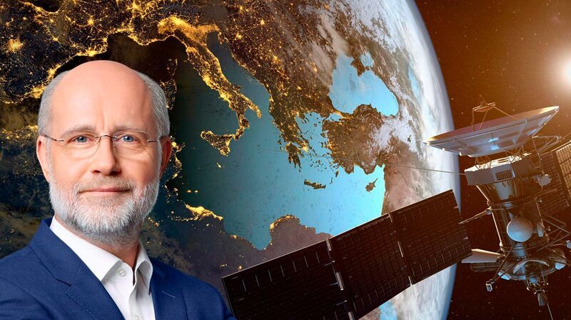 In der zweiteiligen Dokumentation nimmt Physikprofessor Harald Lesch die Zuschauer mit auf eine Forschungsreise der Menschheitsgeschichte über die Vermessung der Erde. – Bild: phoenix/​ZDF