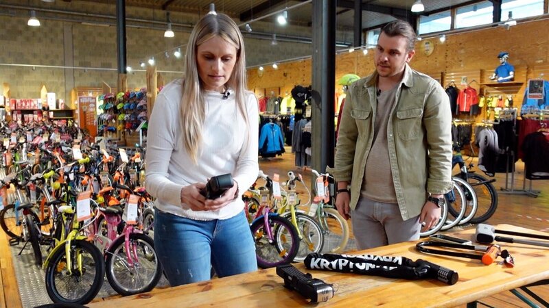Alles gegen Fahrrad-Diebstahl: Preisert, nützlich, gut - Fahrradzubehör – Bild: ORF/​Bavaria
