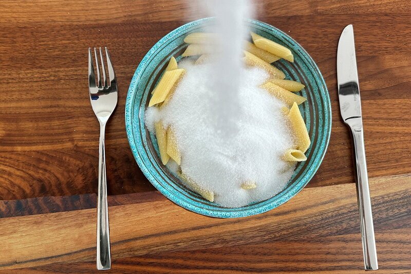Puls Salz - Was das weisse Gold mit dem Körper macht Versalzene Pasta SRF – Bild: SF1