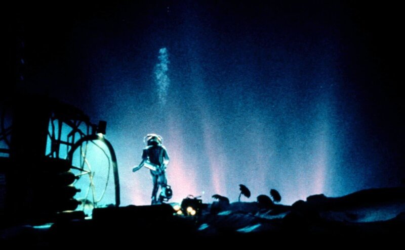Auf dem Meeresboden entdeckt Brigman (Ed Harris) etwas schier Unglaubliches … – Bild: BILDNAME:40813h.jpg, ProSieben Media AG