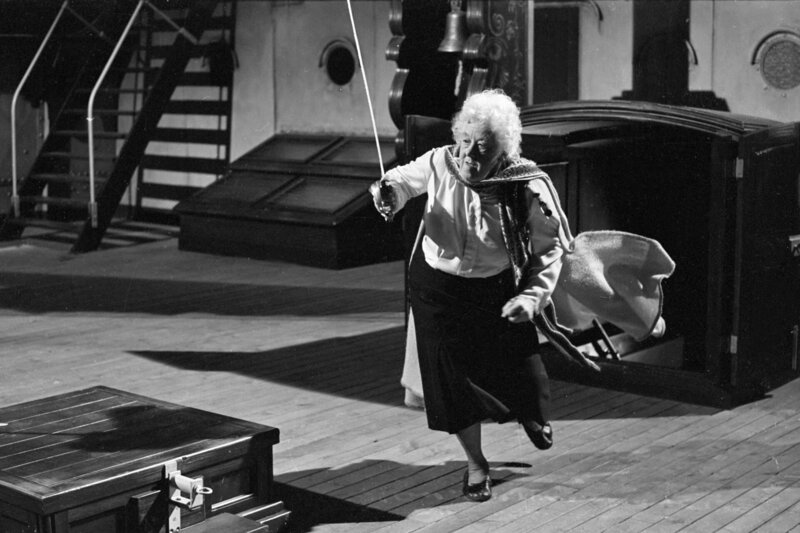 Miss Marples (Margaret Rutherford) – Bild: Warner Bros.