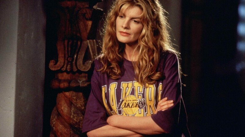 Karen Flores (Rene Russo)  Die Verwendung des sendungsbezogenen Materials ist nur mit dem Hinweis und Verlinkung auf TVNOW gestattet. – Bild: TVNOW /​ © 1995 Metro-Goldwyn-Mayer Pictures Inc. All Rights Reserved.