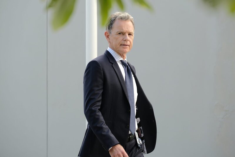 Er steht vor einer taffen Entscheidung: Bruce Greenwood als Dr. Bell – Bild: Twentieth Century Fox Film Corporation