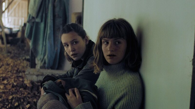 Sofie (Maya Louise Skipper Gonzales, l.) und Agnes (Vivelill Søgaard Holm)  Die Verwendung des sendungsbezogenen Materials ist nur mit dem Hinweis und Verlinkung auf RTL+ gestattet.; Sofie (Maya Louise Skipper Gonzales, l.) und Agnes (Vivelill Søgaard Holm)  Die Verwendung des sendungsbezogenen Materials ist nur mit dem Hinweis und Verlinkung auf RTL+ gestattet. – Bild: RTL Passion
