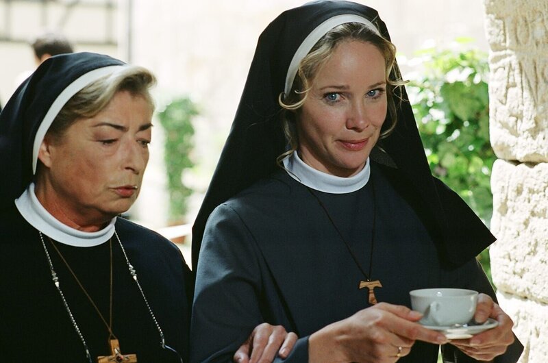 Schwester Camilla (Ann-Kathrin Kramer, r) – Bild: Romance TV