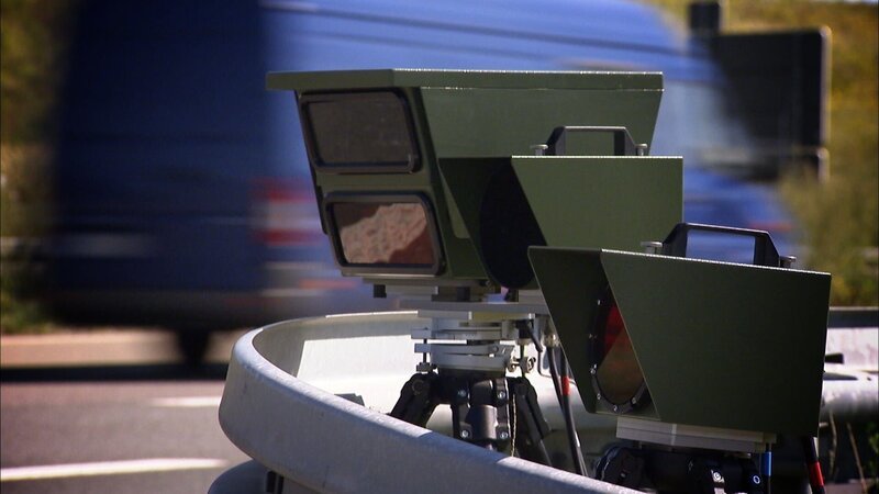 Blitzer sorgen bei vielen Autofahrern für Unmut. – Bild: n-tv