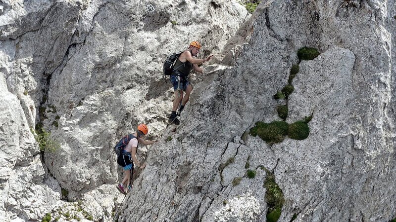 Franz Scheikl auf dem nach ihm benannten Kletterstein. – Bild: ORF/Visualize Franz Scheikl auf dem nach ihm benannten Kletterstein. – Bild: ORF/Visualize