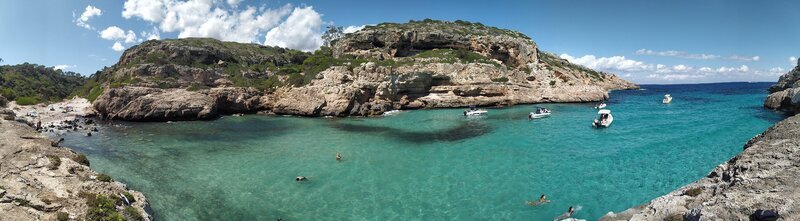 An overall view of the landscape of the coast of Majorca. – Bild: National Geographic/​Salvador Antonio Díaz Montes